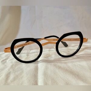 Anne & Valentin Feliz color 21B17